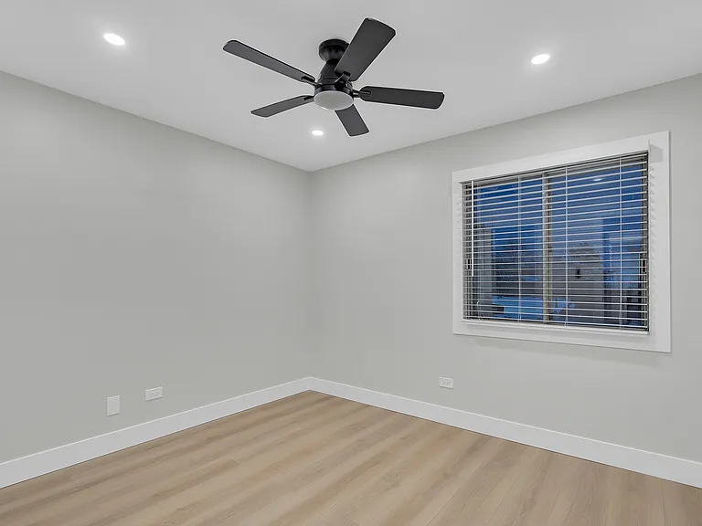Gallery view 11 of 10347 Dearlove Rd Apt 302, Glenview, IL 60025