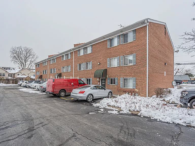 Gallery view 19 of 10347 Dearlove Rd Apt 302, Glenview, IL 60025