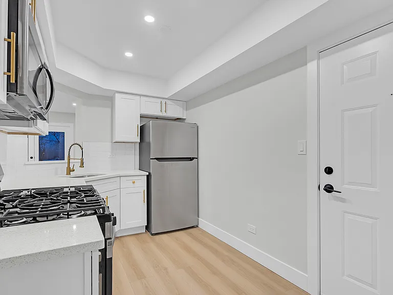 Gallery view 22 of 10347 Dearlove Rd Apt 302, Glenview, IL 60025