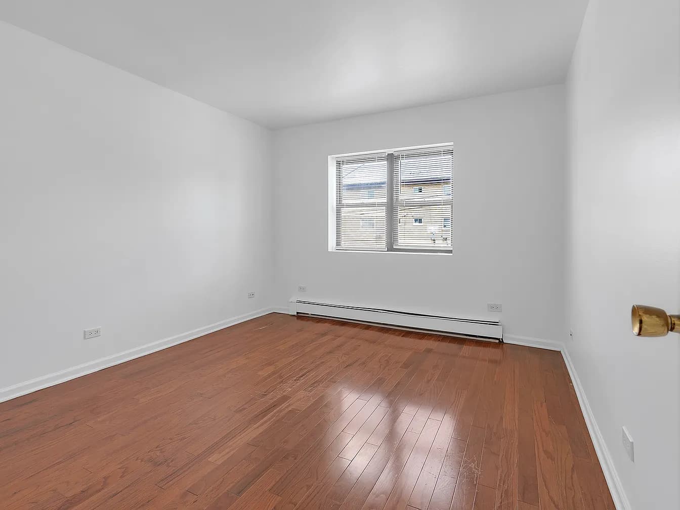 Gallery view 6 of 6400 N Ridge Blvd Apt 201, Chicago, IL 60626