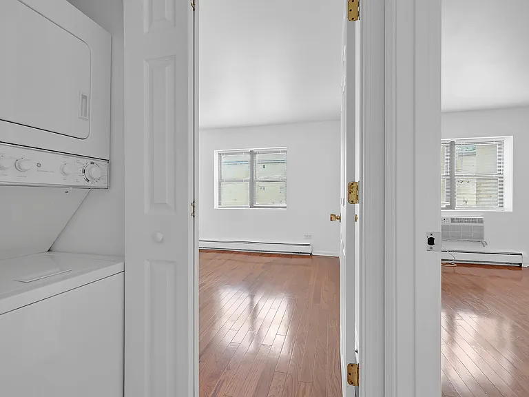 Gallery view 16 of 6400 N Ridge Blvd Apt 201, Chicago, IL 60626