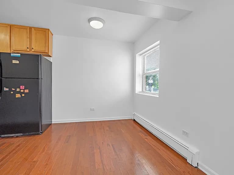 Gallery view 18 of 6400 N Ridge Blvd Apt 201, Chicago, IL 60626