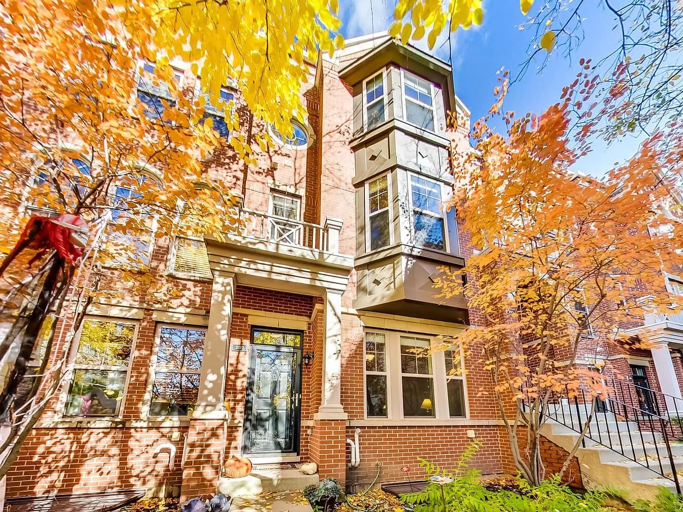 Exterior of 207 Narragansett Ct, Morton Grove, IL, 60053