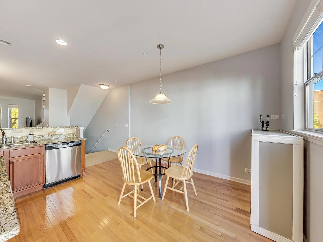Gallery view 2 of 207 Narragansett Ct, Morton Grove, IL, 60053