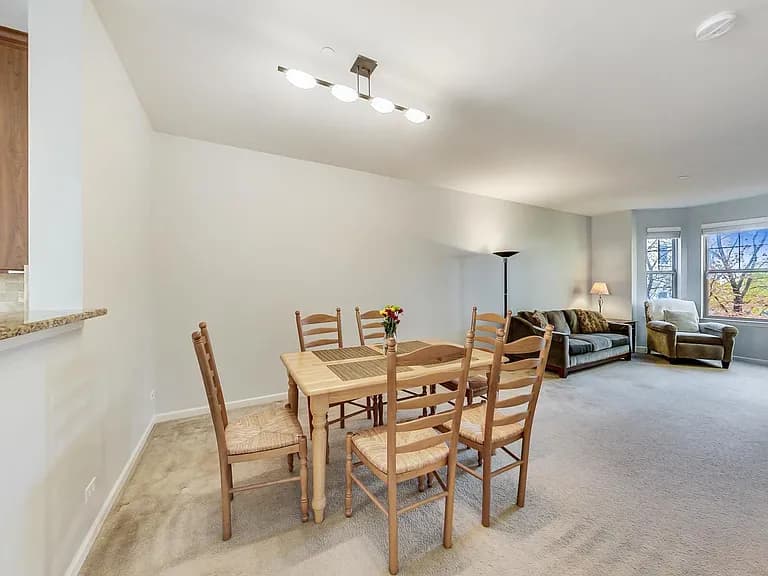 Gallery view 3 of 207 Narragansett Ct, Morton Grove, IL, 60053