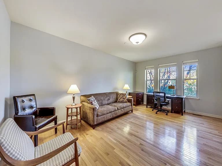Gallery view 4 of 207 Narragansett Ct, Morton Grove, IL, 60053