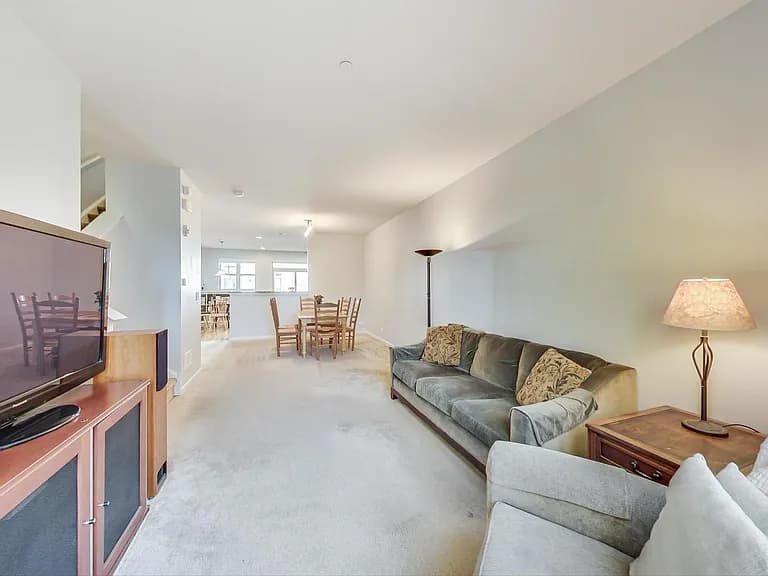 Gallery view 7 of 207 Narragansett Ct, Morton Grove, IL, 60053