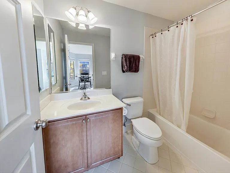 Gallery view 8 of 207 Narragansett Ct, Morton Grove, IL, 60053