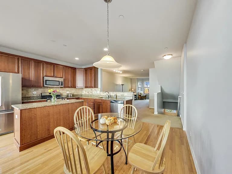 Gallery view 10 of 207 Narragansett Ct, Morton Grove, IL, 60053