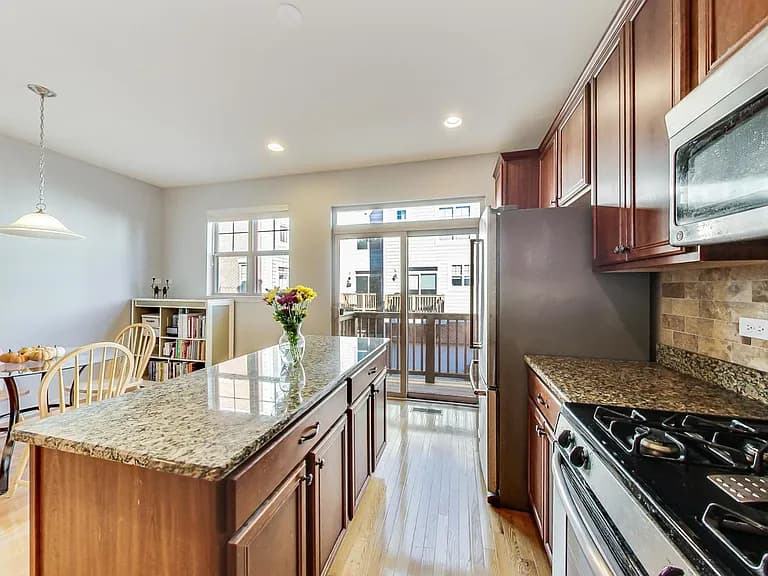 Gallery view 15 of 207 Narragansett Ct, Morton Grove, IL, 60053