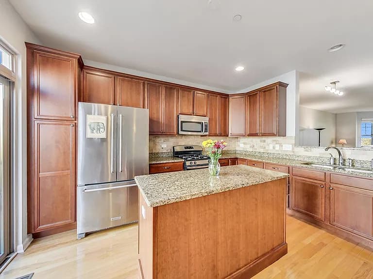 Gallery view 18 of 207 Narragansett Ct, Morton Grove, IL, 60053