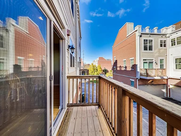 Gallery view 19 of 207 Narragansett Ct, Morton Grove, IL, 60053
