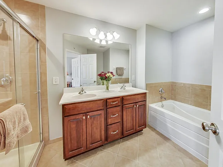 Gallery view 20 of 207 Narragansett Ct, Morton Grove, IL, 60053