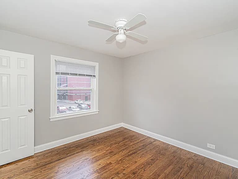 Gallery view 6 of 6554 N Ridge Blvd #2, Chicago, IL, 60626
