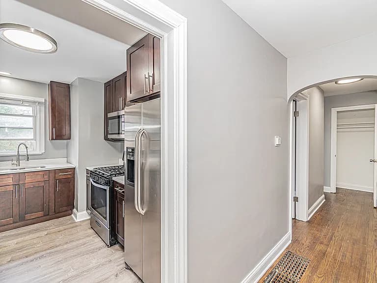 Gallery view 8 of 6554 N Ridge Blvd #2, Chicago, IL, 60626