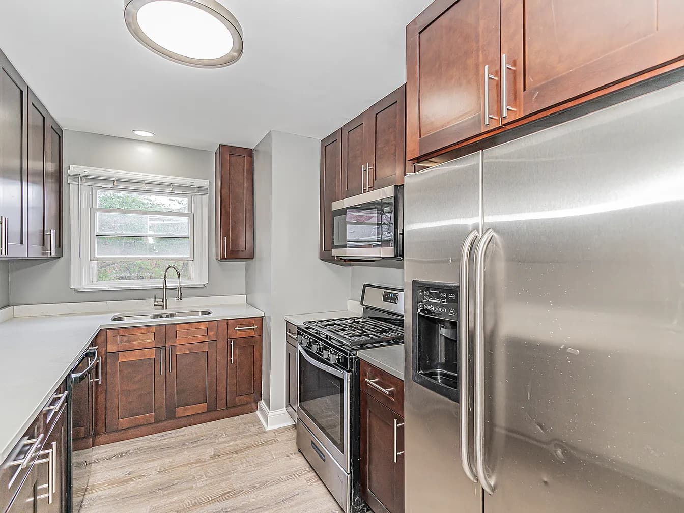 Gallery view 9 of 6554 N Ridge Blvd #2, Chicago, IL, 60626
