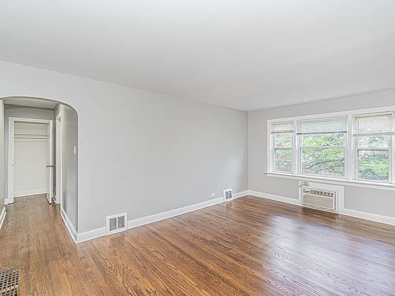 Gallery view 11 of 6554 N Ridge Blvd #2, Chicago, IL, 60626