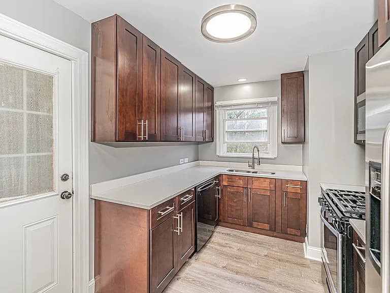 Gallery view 13 of 6554 N Ridge Blvd #2, Chicago, IL, 60626