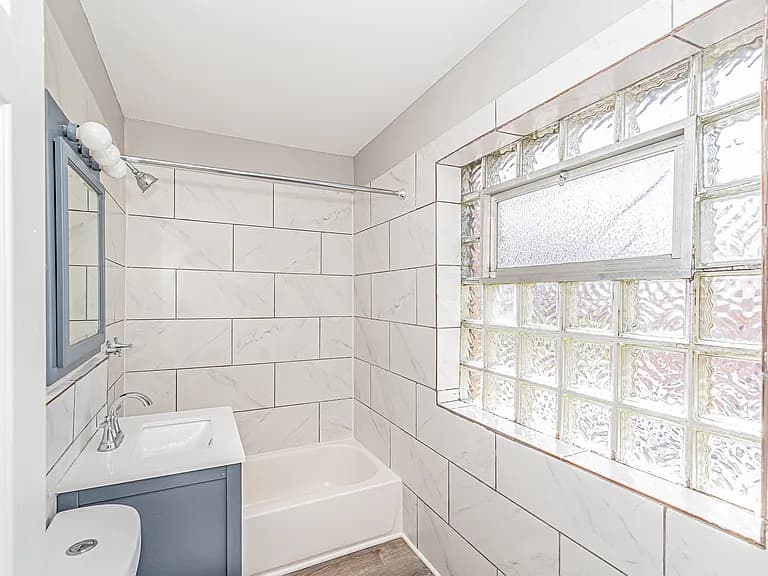 Gallery view 23 of 6554 N Ridge Blvd #2, Chicago, IL, 60626