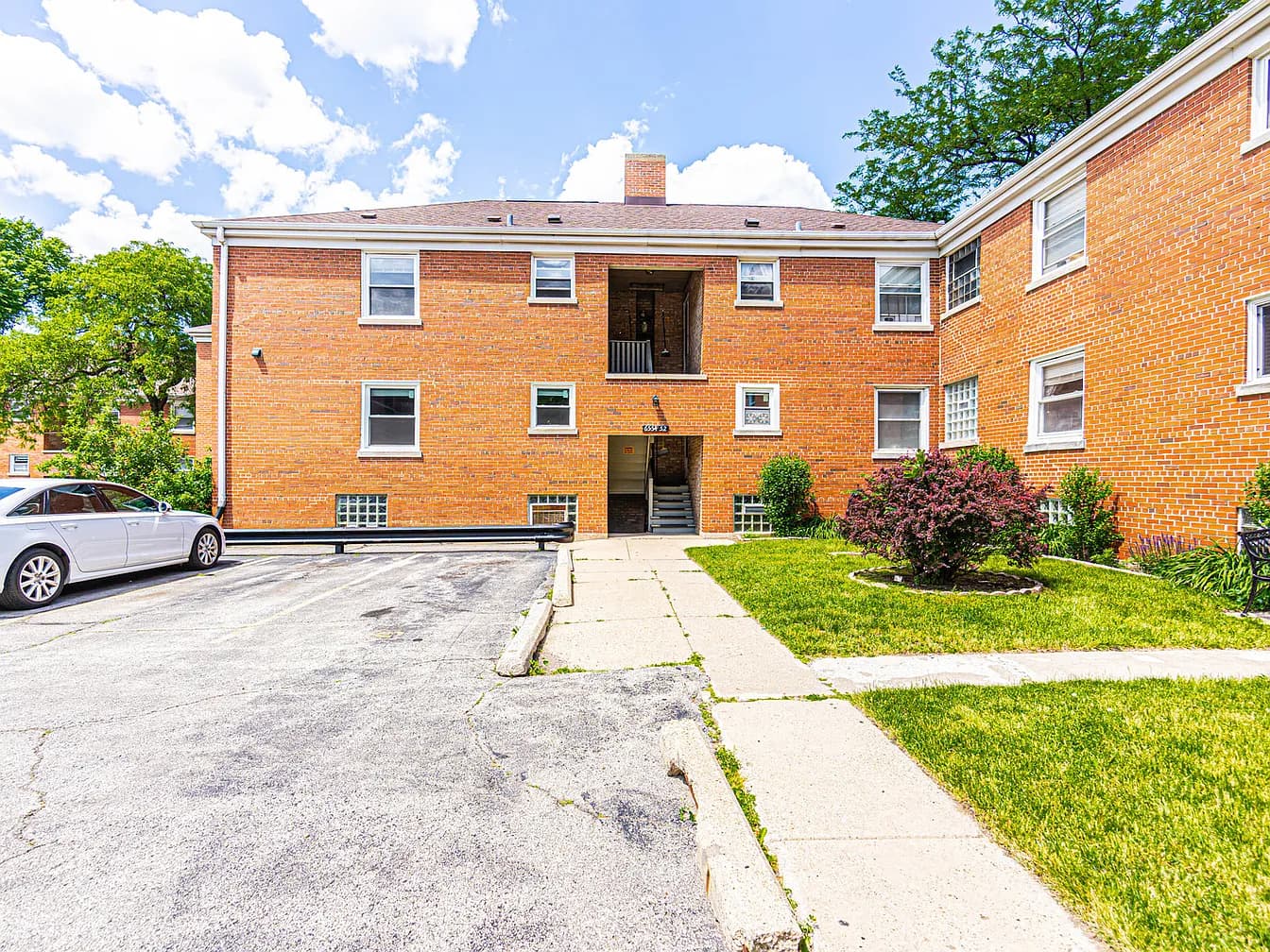 Gallery view 25 of 6554 N Ridge Blvd #2, Chicago, IL, 60626