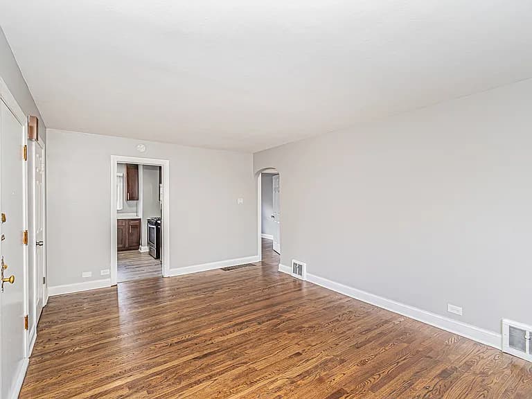 Gallery view 27 of 6554 N Ridge Blvd #2, Chicago, IL, 60626