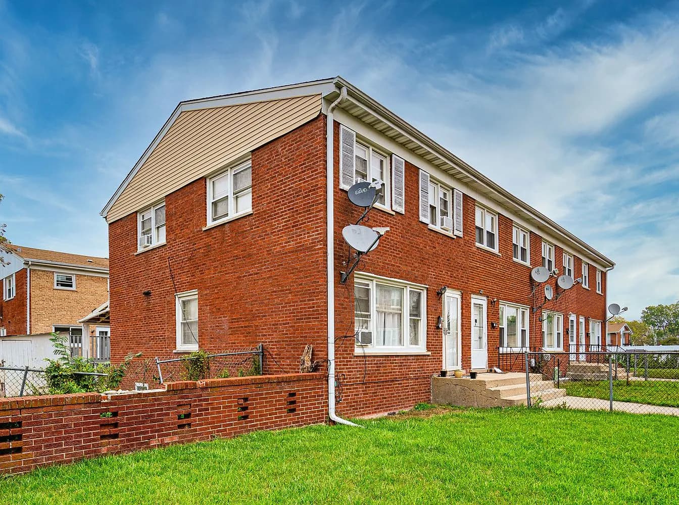 Exterior of 9543 Sumac Rd APT C, Des Plaines, IL, 60016