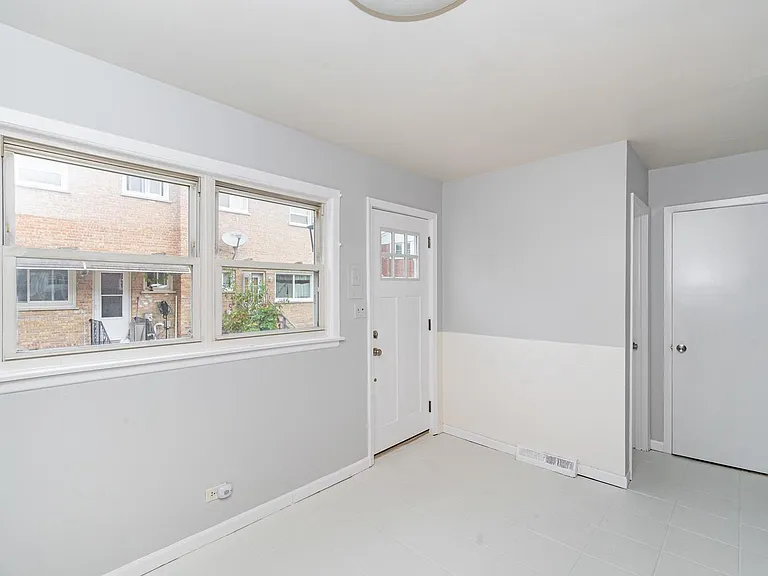 Gallery view 7 of 9543 Sumac Rd APT C, Des Plaines, IL, 60016