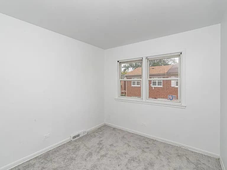 Gallery view 10 of 9543 Sumac Rd APT C, Des Plaines, IL, 60016