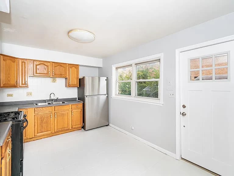 Gallery view 18 of 9543 Sumac Rd APT C, Des Plaines, IL, 60016