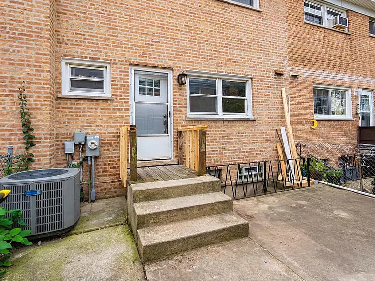 Gallery view 19 of 9543 Sumac Rd APT C, Des Plaines, IL, 60016