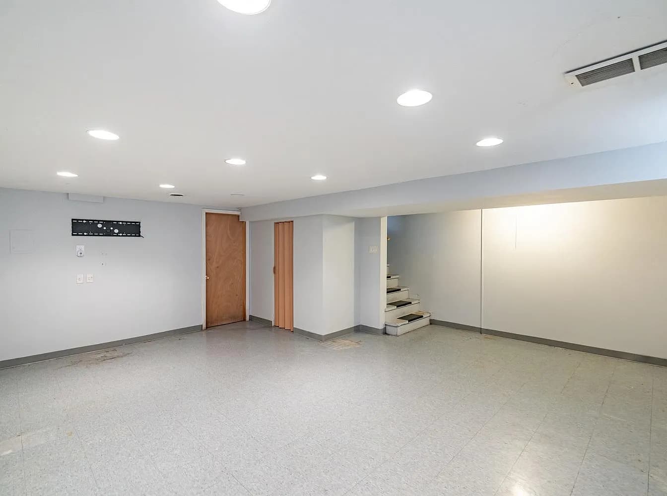 Gallery view 20 of 9543 Sumac Rd APT C, Des Plaines, IL, 60016