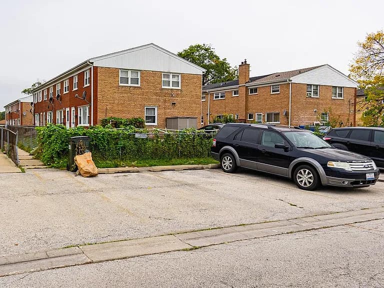 Gallery view 22 of 9543 Sumac Rd APT C, Des Plaines, IL, 60016