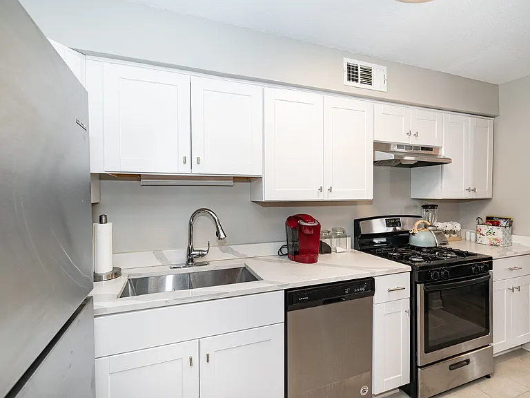 Gallery view 2 of 8801 W Golf Rd APT 2F, Niles, IL, 60714