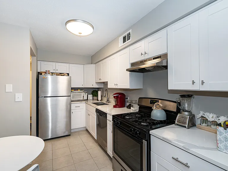 Gallery view 5 of 8801 W Golf Rd APT 2F, Niles, IL, 60714