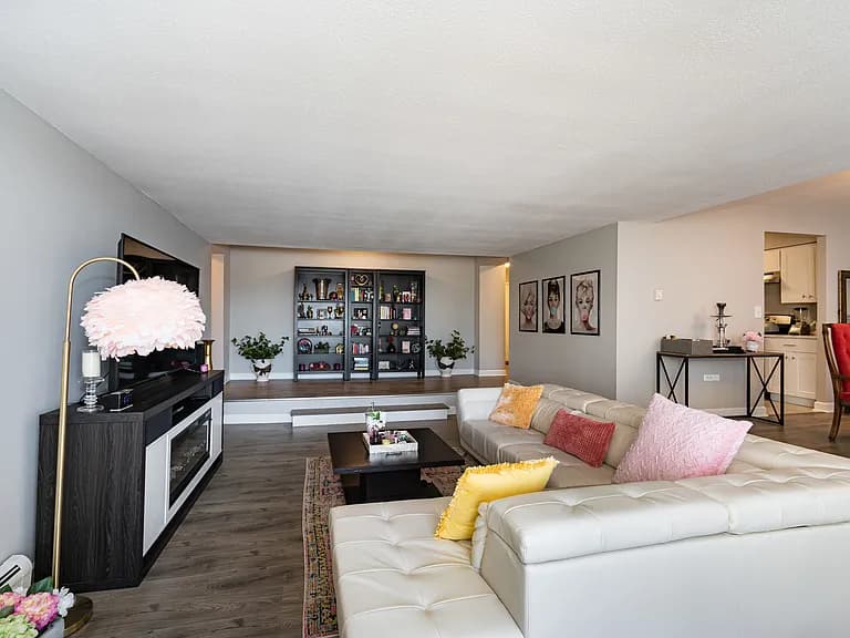 Gallery view 7 of 8801 W Golf Rd APT 2F, Niles, IL, 60714