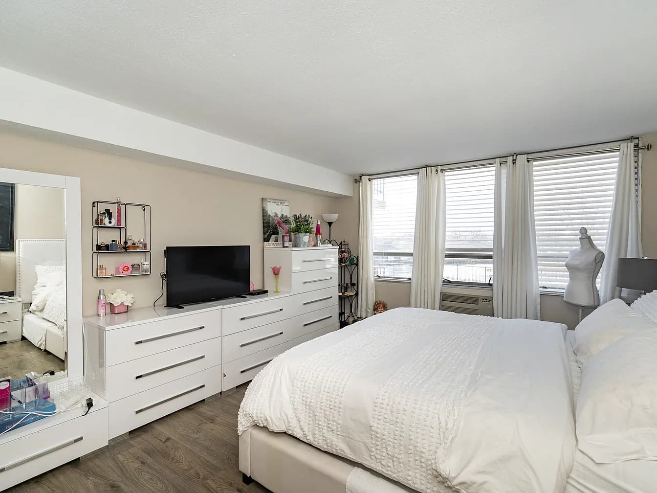 Gallery view 11 of 8801 W Golf Rd APT 2F, Niles, IL, 60714