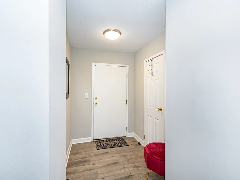 Gallery view 20 of 8801 W Golf Rd APT 2F, Niles, IL, 60714