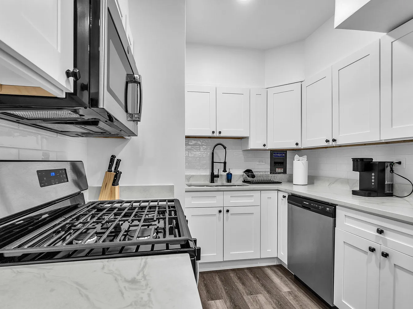 Gallery view 5 of 5335 N California Ave Apt 103, Chicago, IL 60625