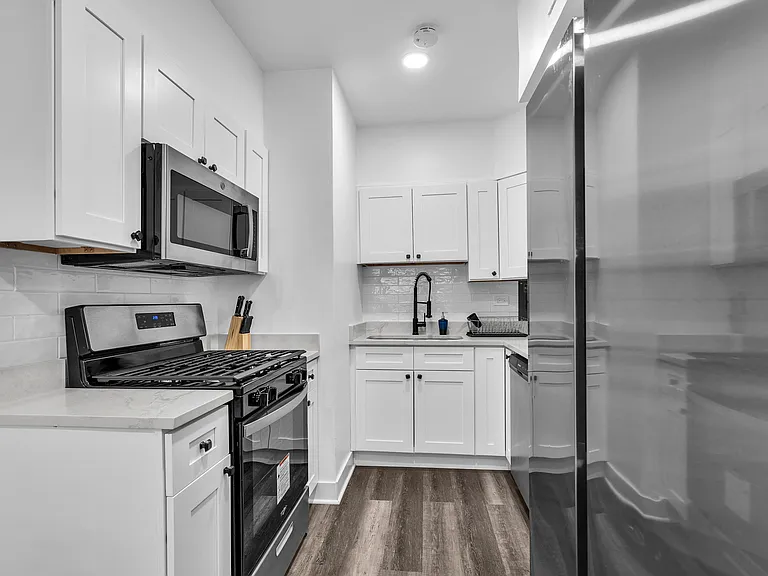 Gallery view 6 of 5335 N California Ave Apt 103, Chicago, IL 60625