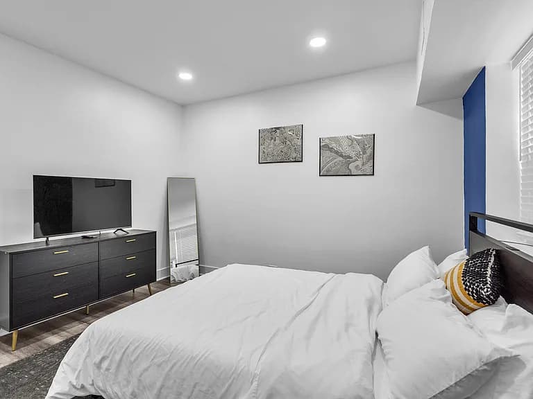 Gallery view 7 of 5335 N California Ave Apt 103, Chicago, IL 60625