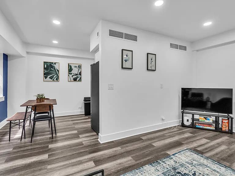 Gallery view 12 of 5335 N California Ave Apt 103, Chicago, IL 60625