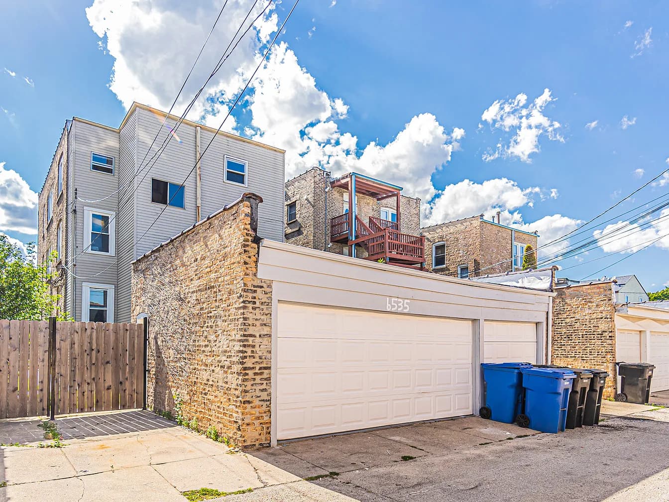 Gallery view 15 of 6535 N Artesian Ave, Chicago, IL, 60645