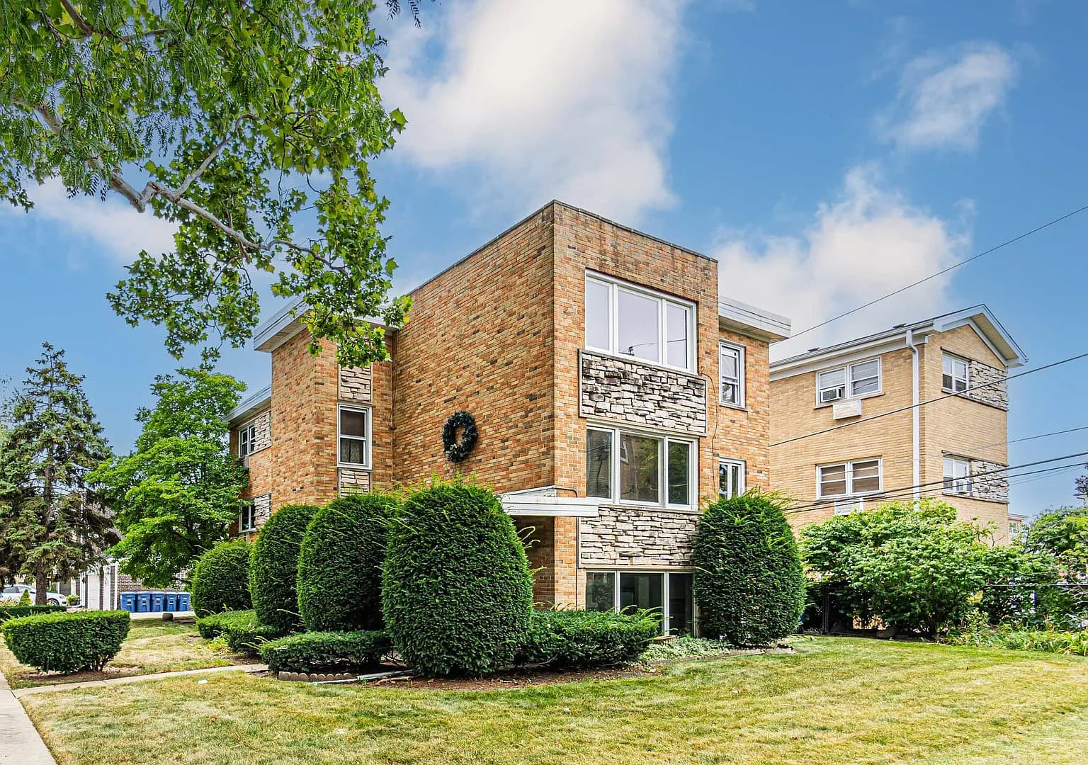 Exterior of 1044 Willson Dr, Des Plaines, IL 60016