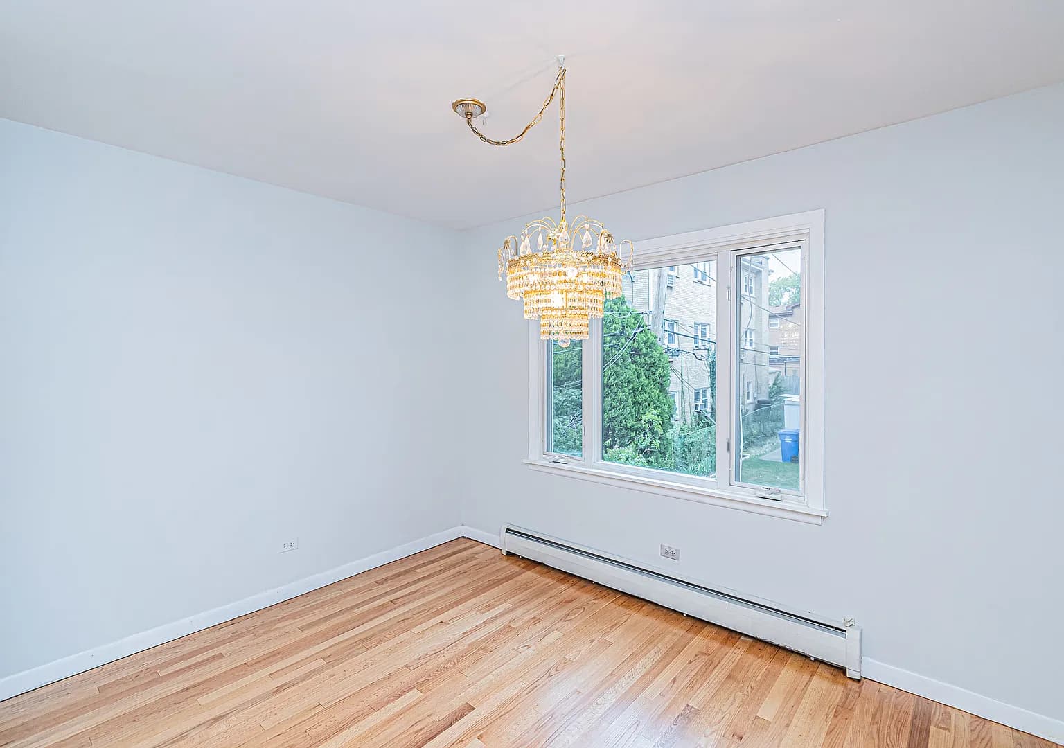 Gallery view 6 of 1044 Willson Dr, Des Plaines, IL 60016