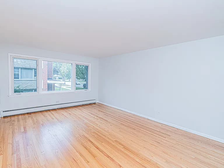 Gallery view 28 of 1044 Willson Dr, Des Plaines, IL 60016