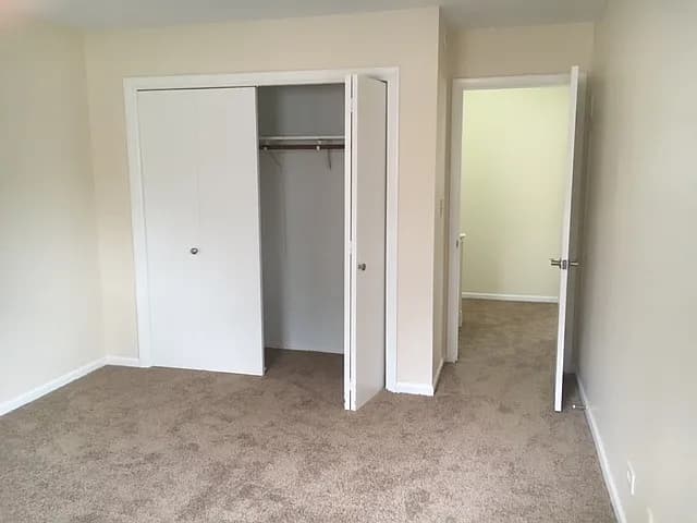 Gallery view 2 of 8010 W Lyons St Unit B, Niles, IL 60714