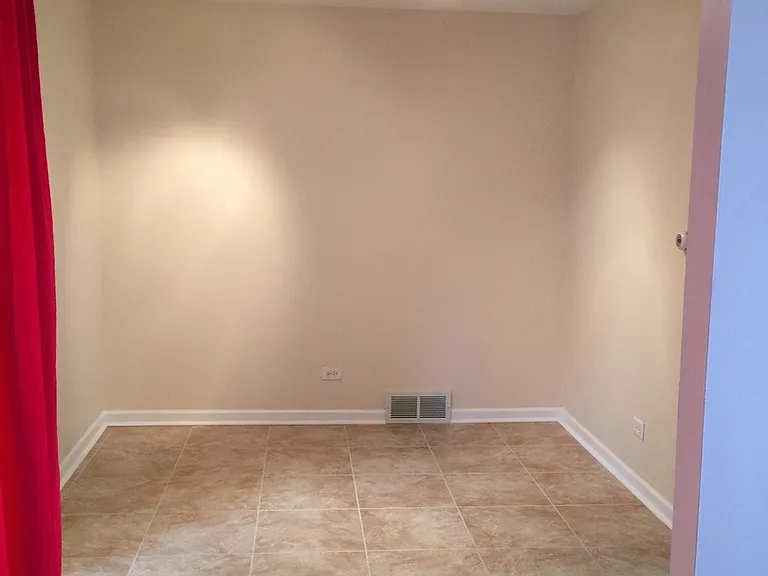 Gallery view 8 of 8010 W Lyons St Unit B, Niles, IL 60714