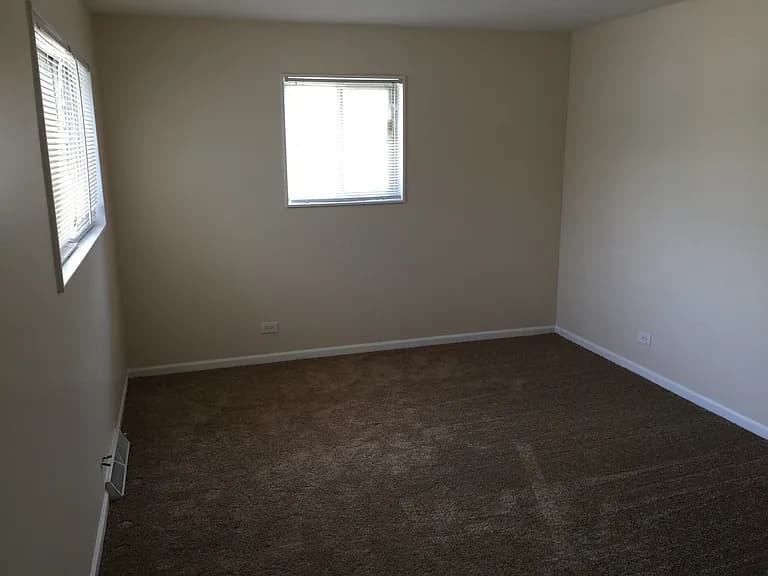 Gallery view 11 of 8010 W Lyons St Unit B, Niles, IL 60714