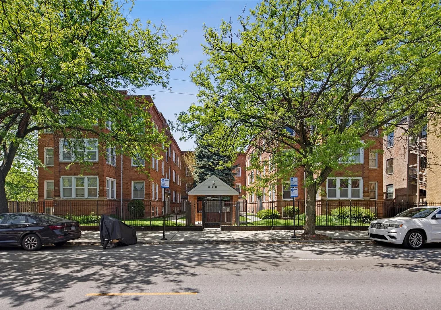Exterior of 4912 N Kedzie Ave Apt 1W, Chicago, IL 60625