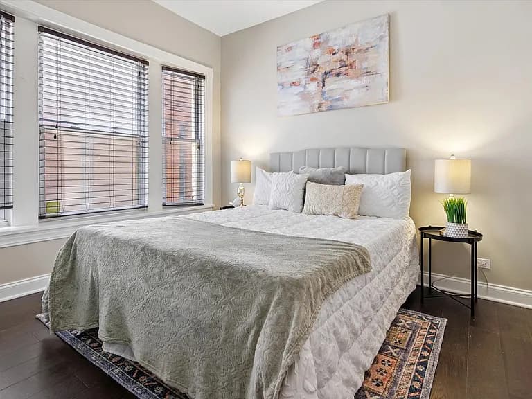 Gallery view 6 of 4912 N Kedzie Ave Apt 1W, Chicago, IL 60625